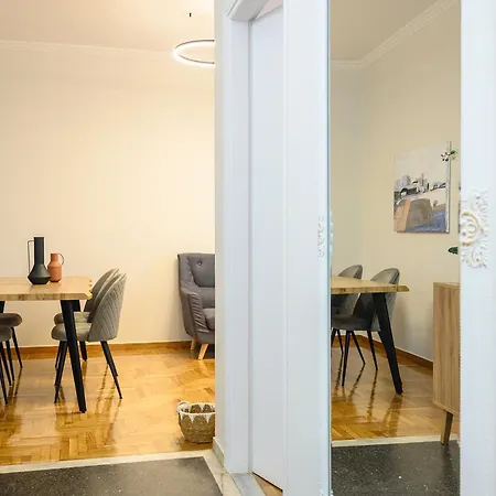 Efzin Cozy House, Center 파트라